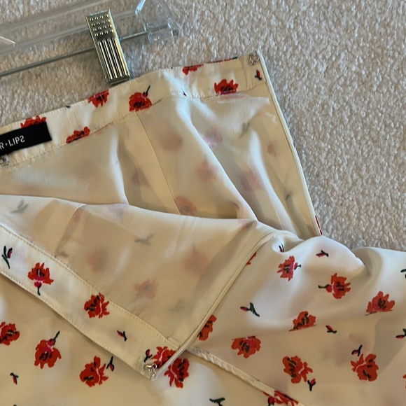 Sugar +lips brand. Size large. Cream with bright orange/touch of red flowers. - Picture 4 of 7